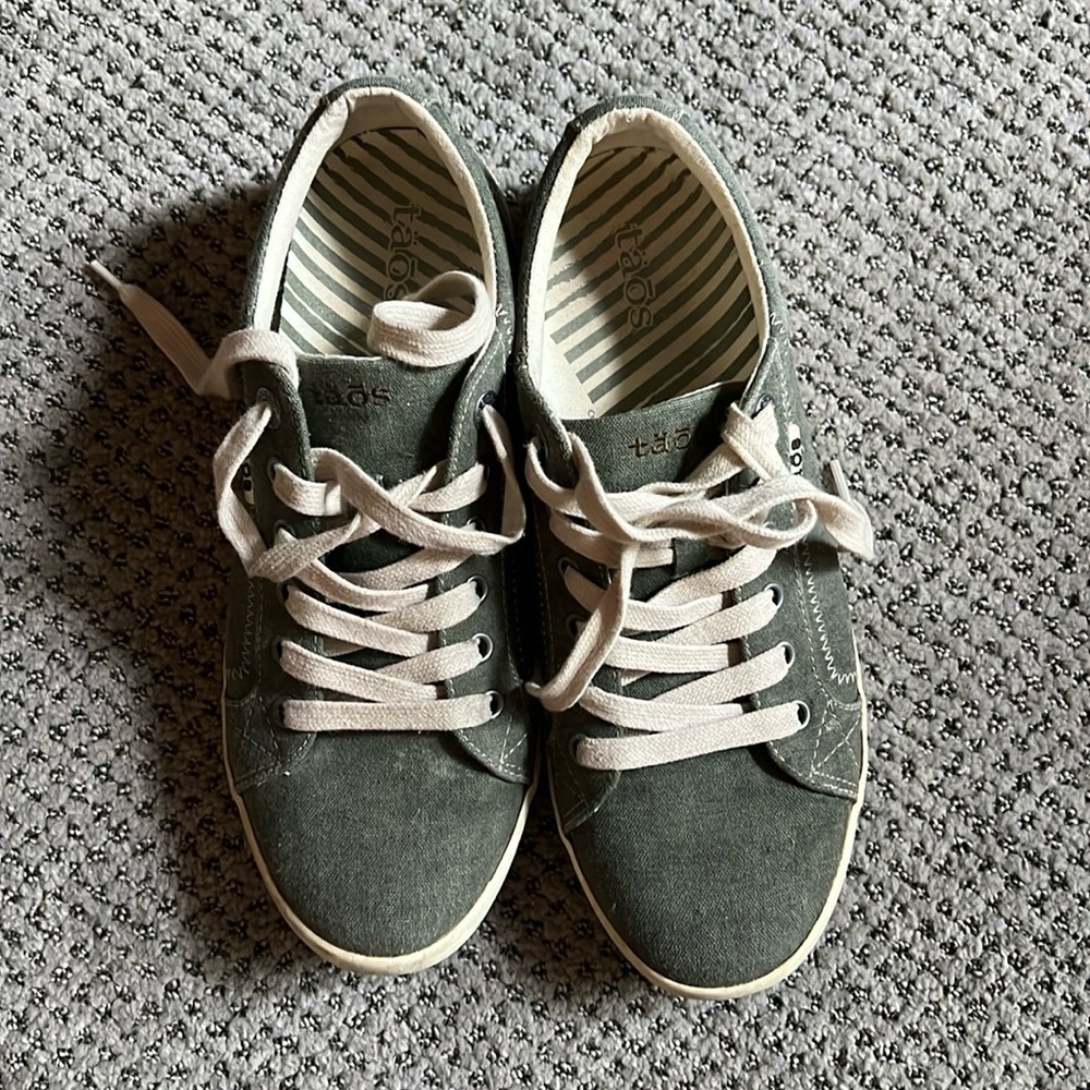 Taos green sneakers